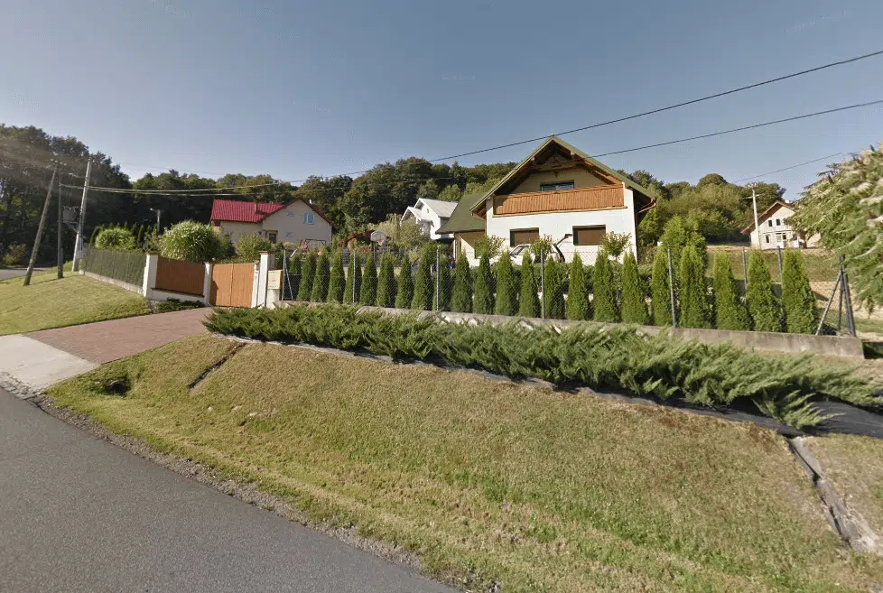 Pleśna, powyżej szkoły